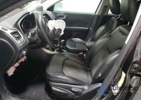 2018 Jeep Compass Latitude z USA, uszkodzony, nr VIN 3C4NJDBB9JT281390